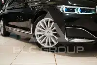 2022 BMW 740