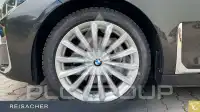 2022 BMW 730