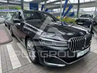 2022 BMW 730