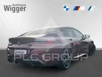 2022 BMW M8