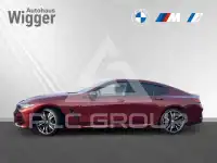 2022 BMW M8