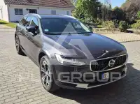 2022 Volvo V90