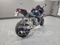 2023 BMW M1