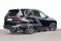 2023 BMW X7