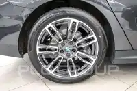 2023 BMW 520
