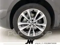 2023 Mercedes Benz V 220