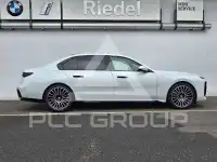 2025 BMW 740