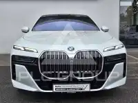 2025 BMW 740