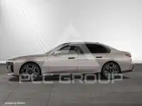 2025 BMW 740