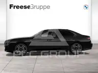2025 BMW 740