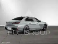 2025 BMW 740