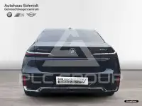 2025 BMW 740