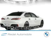 2025 BMW 740