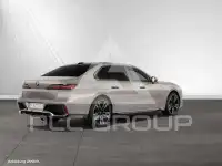 2025 BMW 740