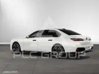 2025 BMW 740