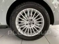 2025 Mercedes Benz V 220