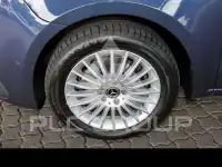 2025 Mercedes Benz V 220