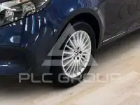 2025 Mercedes Benz V 220