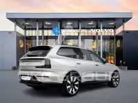 2025 Volvo EX 90