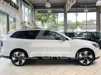 2025 Volvo EX 90
