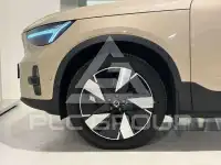 2025 Volvo EX 40