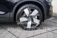 2025 Volvo EX 40