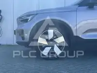 2025 Volvo EX 40