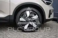 2025 Volvo EX 40