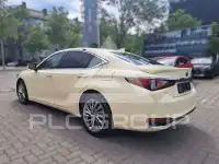 2025 Lexus ES300