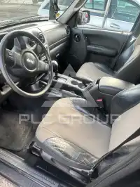 2004 Jeep CHEROKEE