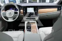 2022 Volvo V90