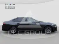 2024 BMW 523