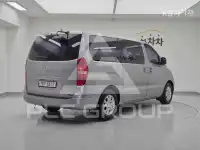 2011 Hyundai Starex