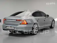 2017 Volvo S90