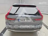2017 Volvo V90