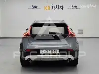 2018 Volvo V40