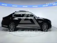 2022 Genesis G90