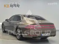 2022 Genesis G90