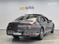 2022 Genesis G90