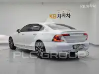 2022 Volvo S90