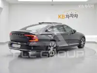 2022 Volvo S90