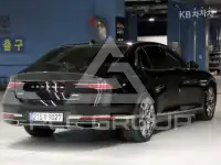2023 Genesis G90