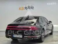 2023 Genesis G90