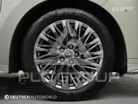 2025 Lexus LM 300
