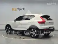 2025 Volvo XC40