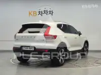 2025 Volvo XC40