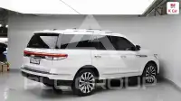 2022 Lincoln NAVIGATOR