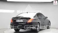 2017 Genesis EQ900