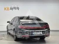 2021 Genesis G90