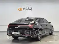 2022 KIA K8